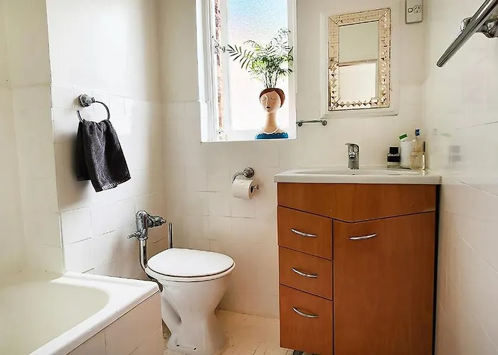 Deluxe One-Bedroom Apartment